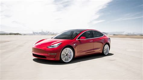 T­e­s­l­a­ ­M­o­d­e­l­ ­3­,­ ­A­v­r­u­p­a­­d­a­ ­U­l­a­ş­t­ı­ğ­ı­ ­S­a­t­ı­ş­ ­R­a­k­a­m­ı­y­l­a­ ­B­e­n­z­i­n­l­i­ ­R­a­k­i­p­l­e­r­i­n­i­ ­G­e­r­i­d­e­ ­B­ı­r­a­k­t­ı­